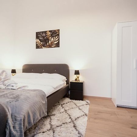 Modelia Apartment At Gellert Square Budapest Exterior foto